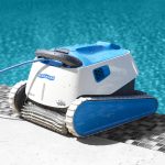 Como o robô de limpeza mantém sua piscina sempre limpa?